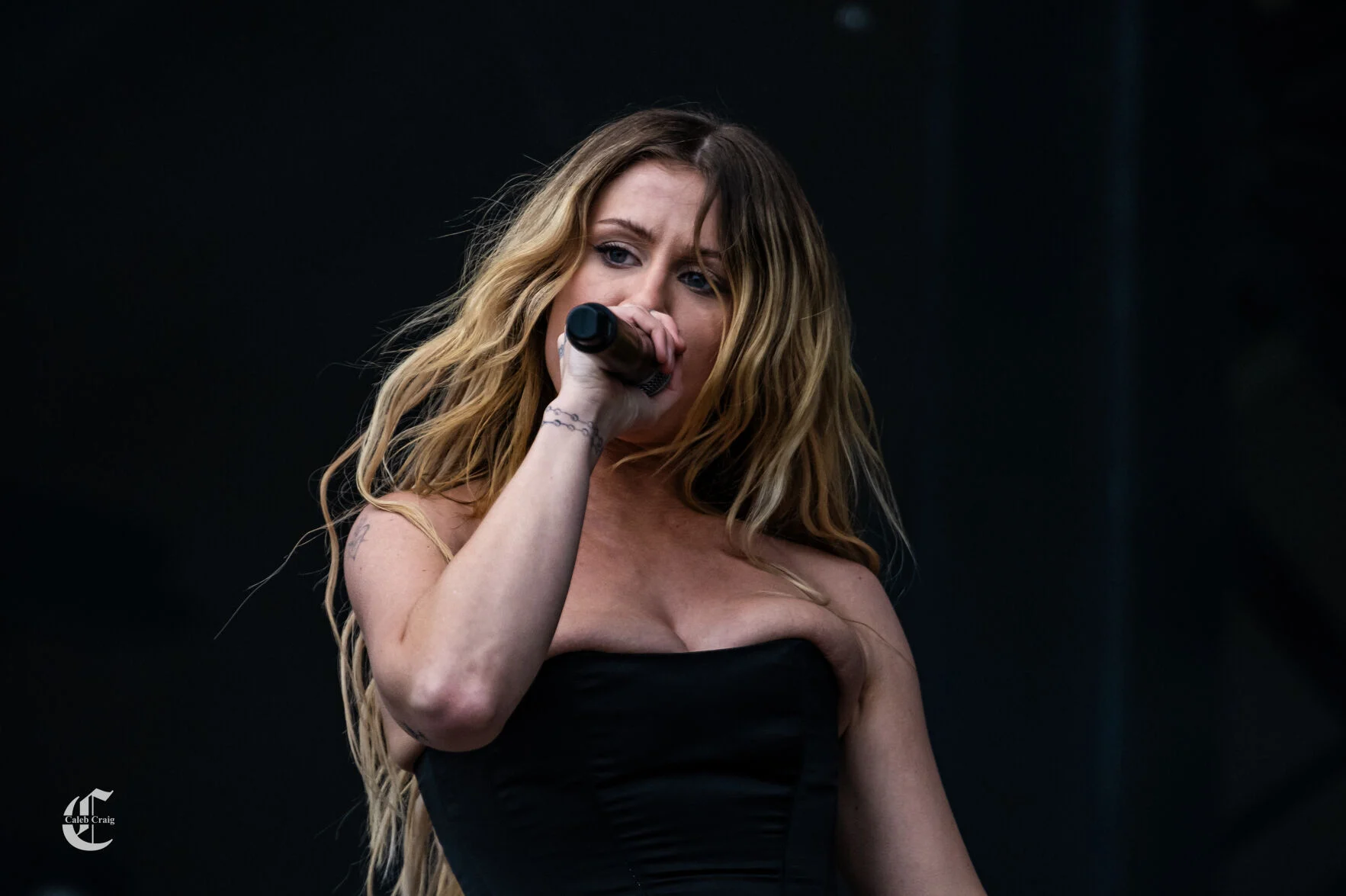 Slayyyter performing live on stage